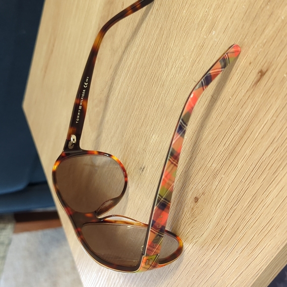 Tommy Hilfiger Fashion Sunglass - Picture 4 of 6